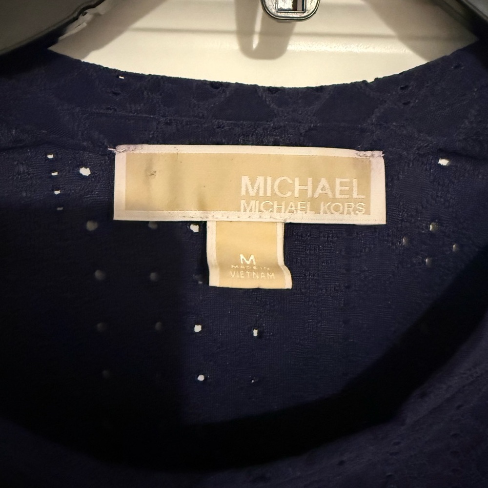 Michael Kors Navy Peplum Eyelet Ruched Shoulder Tank Top Blouse Medium - Picture 2 of 5